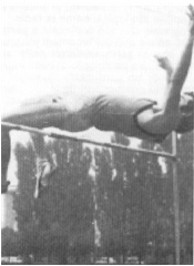 Immagine di un Atleta impegnato nel salto in alto