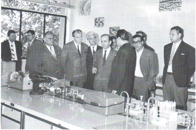 Delegazione straniera visita i laboratori di Chimica