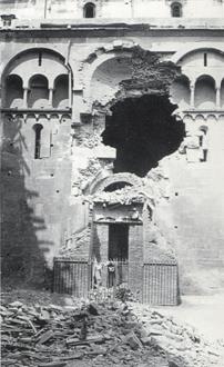 La Porta dei Principi dopo il bombardamento del 13 Maggio 1944