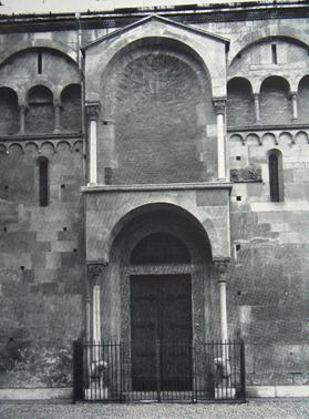 Il portale prima del restauro