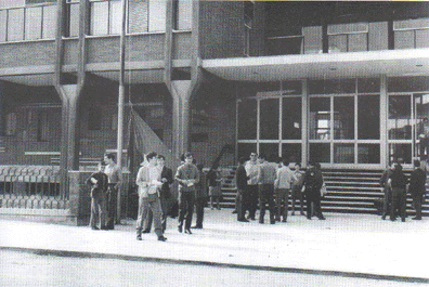 Volantinaggio in occasione di una manifestazione contro la guerra del Vietnam − Maggio 1967 